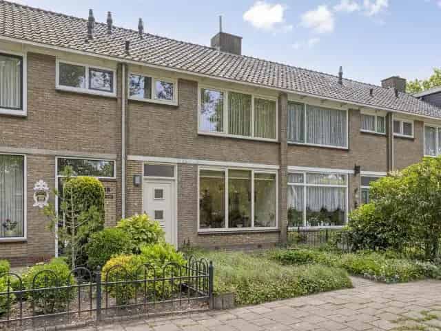 Tussenwoning Heerhugowaard: 3 slaapkamers, tuin, kunststof kozijnen