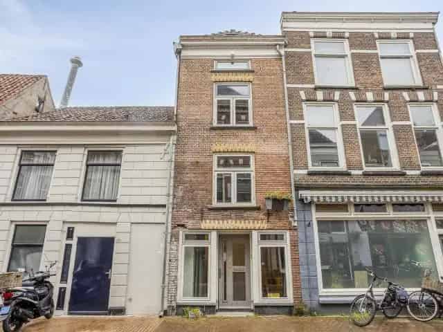 Tussenwoning Kampen: Vier woonlagen, rust en privacy in de binnenstad
