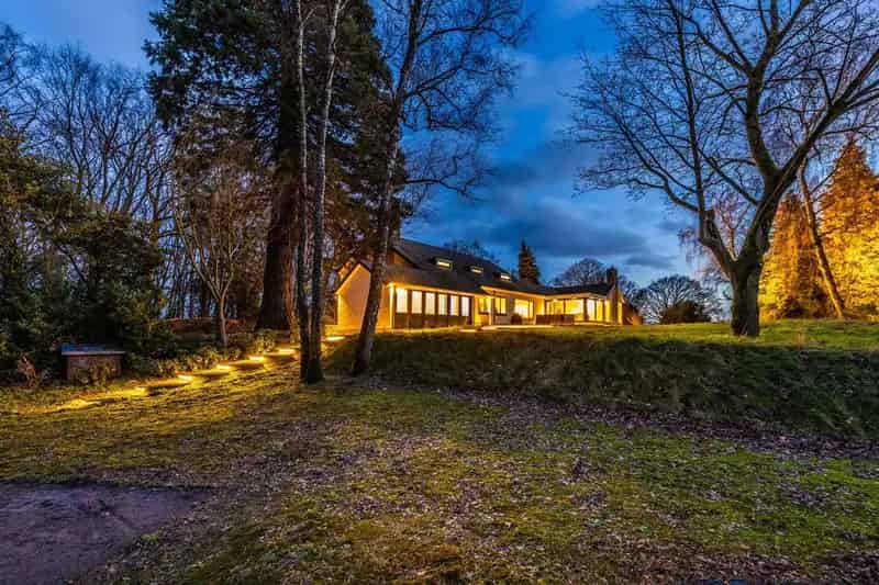Landhuis te koop: Luxe en privacy op groot landgoed nabij Eindhoven