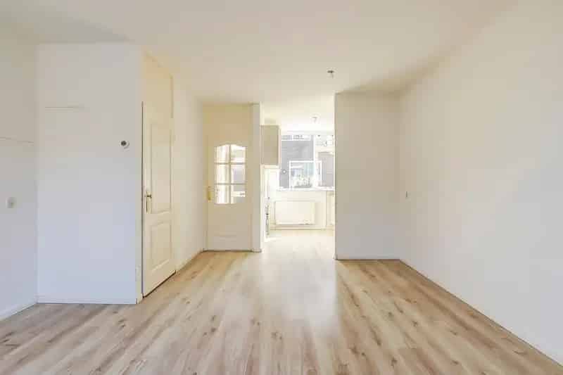 Huis te koop Zaandam: Hoekwoning met garage en 2 slaapkamers