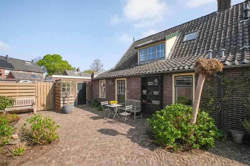 Huis te koop Huizen: Karakteristiek Vissershuisje met Tuin