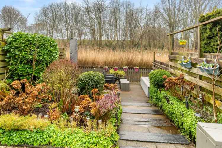 Huis te koop Velserbroek: Ruime gezinswoning aan het water