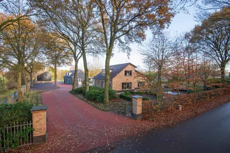 Luxe Villa Veluwevallei 305m² 5 slaapkamers Ruim perceel Bijgebouwen