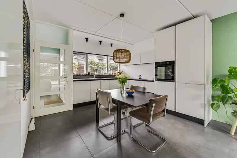 Huis te koop 5 slaapkamers Ede Ruime woning moderne keuken tuin