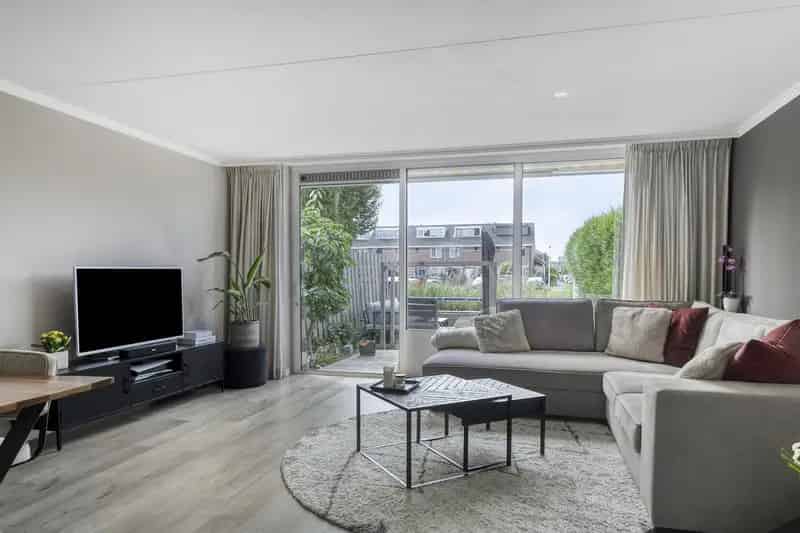 Eengezinswoning aan het water 3 slaapkamers royale zolder