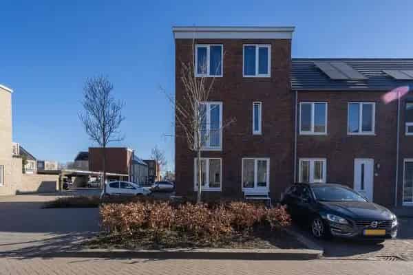 Instapklare woning Nieuw Jeruzalem 4 slaapkamers tuin zonnepanelen