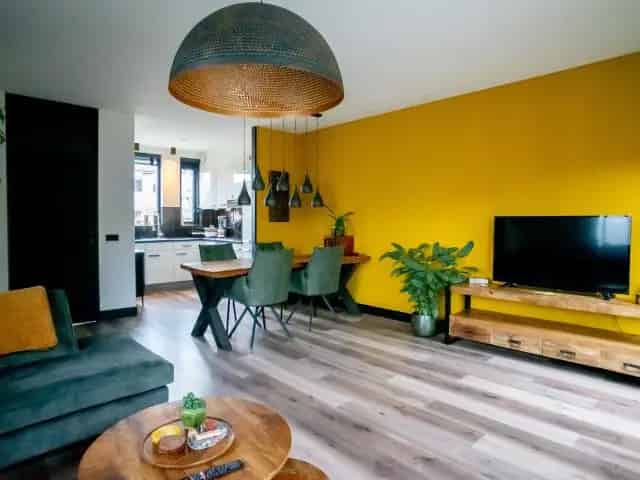 Hoekwoning te koop Zwaag 3 slaapkamers ruime tuin