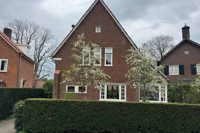 Huis te koop Arnhem Gulden Bodem: Monumentaal herenhuis met diepe tuin