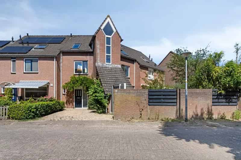 Huis te koop Almere: 6 Slaapkamers, Grote Tuin, 142m²