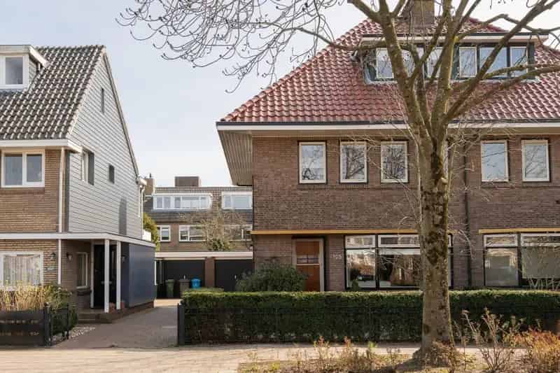 Jaren 30 woning Wassenaar vijf slaapkamers garage