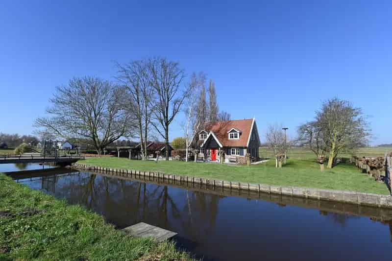 Luxe Villa te Koop in Pijnacker: Landelijk Wonen nabij de Randstad