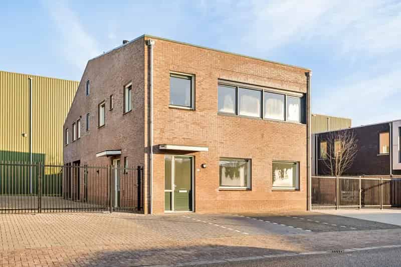 Kantoorruimte Winterswijk 70m2 met Moderne Bovenwoning 120m2