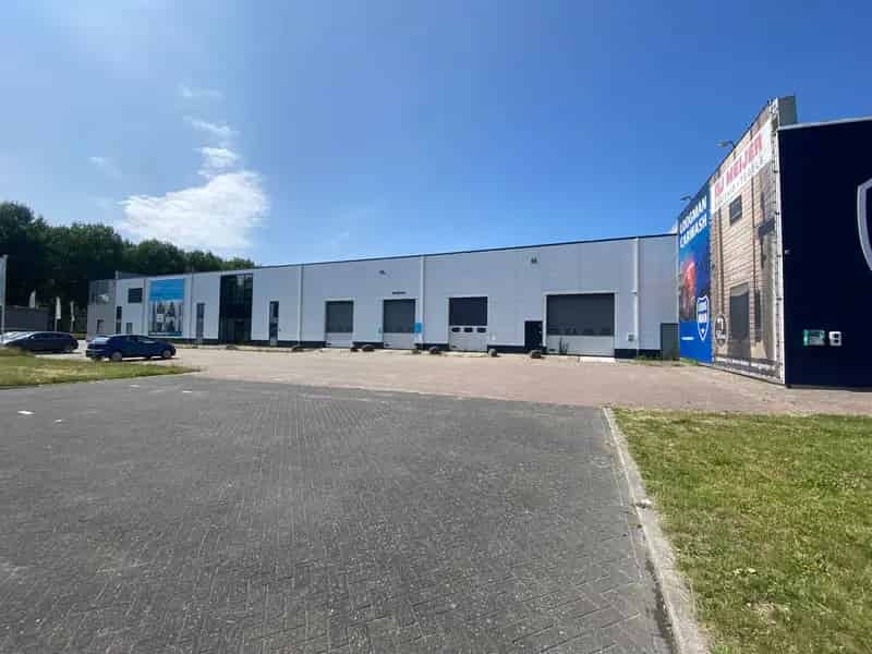 Bedrijfshal te Huur Almere 990m² Opslagruimte Overheaddeuren