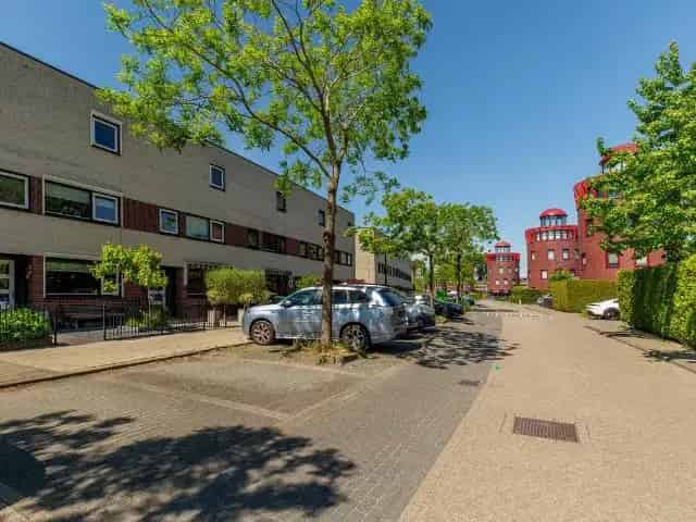 Te Koop: Stijlvolle Tussengezinswoning Barendrecht
