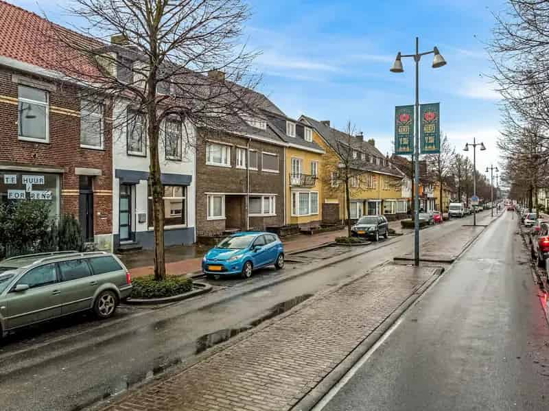 Ruime Geschakelde Woning Geleen Twee Appartementen Zes Slaapkamers