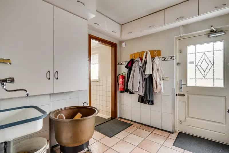 Bedrijfshal Weert te koop: bedrijfswoning met ruimte voor wonen en werken