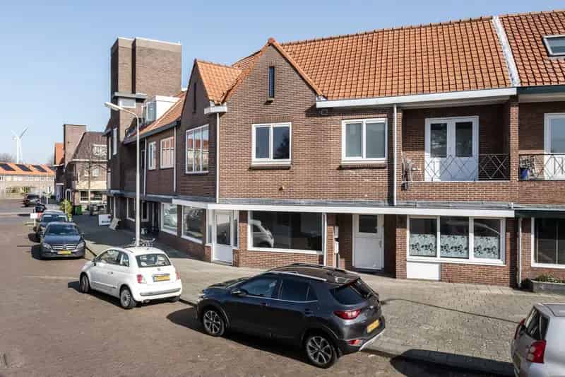 Huis te koop IJmuiden Edisonstraat: 211m², 3 appartementen, investeringspotentie