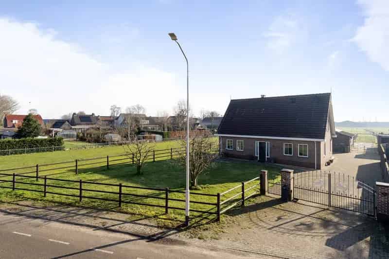 Huis te koop Oud Gastel: Landelijke woning met paardenfaciliteiten