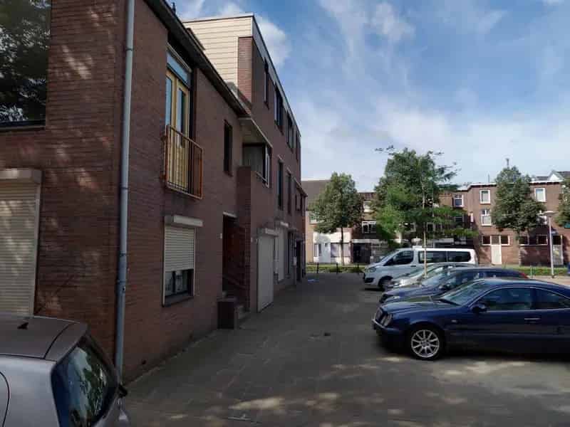 Portiekwoning nabij Breda Centrum: Gedeeltelijk gerenoveerd