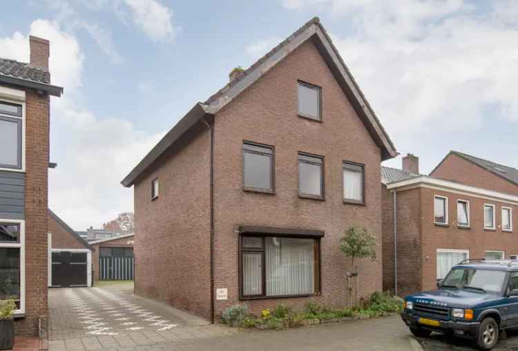 Vrijstaande woning met loods te Veenendaal