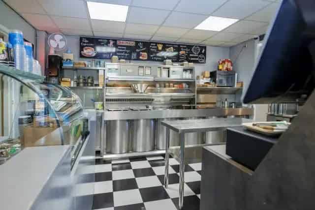 Cafetaria Plaza t Centrum Kootstertille te koop