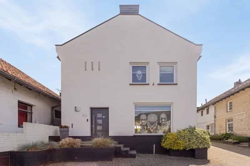 Vrijstaande woning met 6 slaapkamers en 3 appartementen te Valkenburg