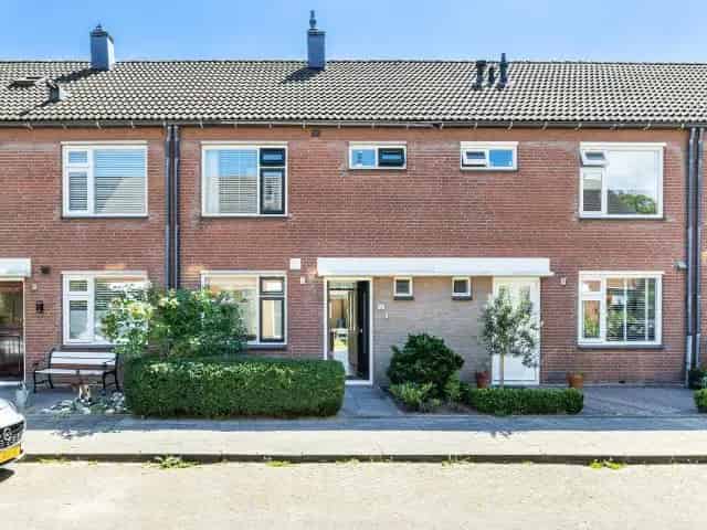 Eengezinswoning Stompwijk 3 slaapkamers moderne keuken tuin