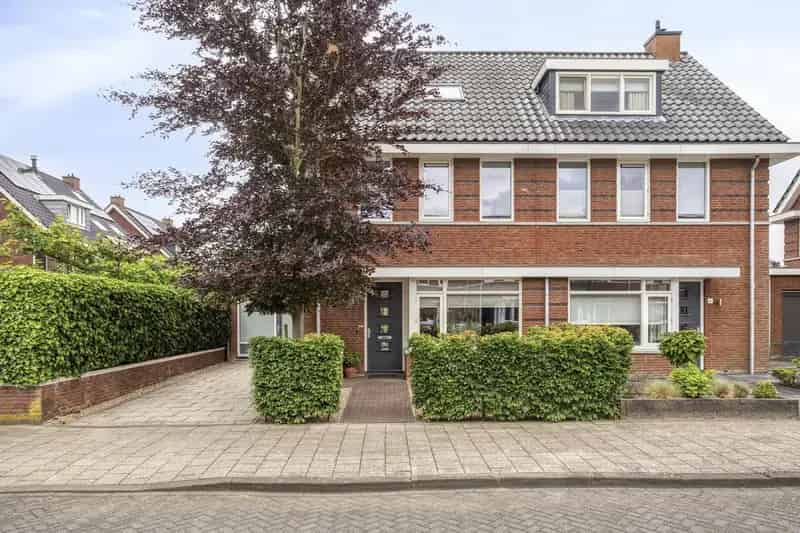 Ruime 5 Slaapkamer 2 Onder 1 Kapwoning Barendrecht