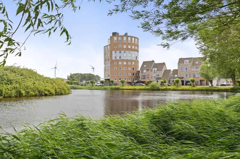 Ruim appartement met balkon en dakterras te koop