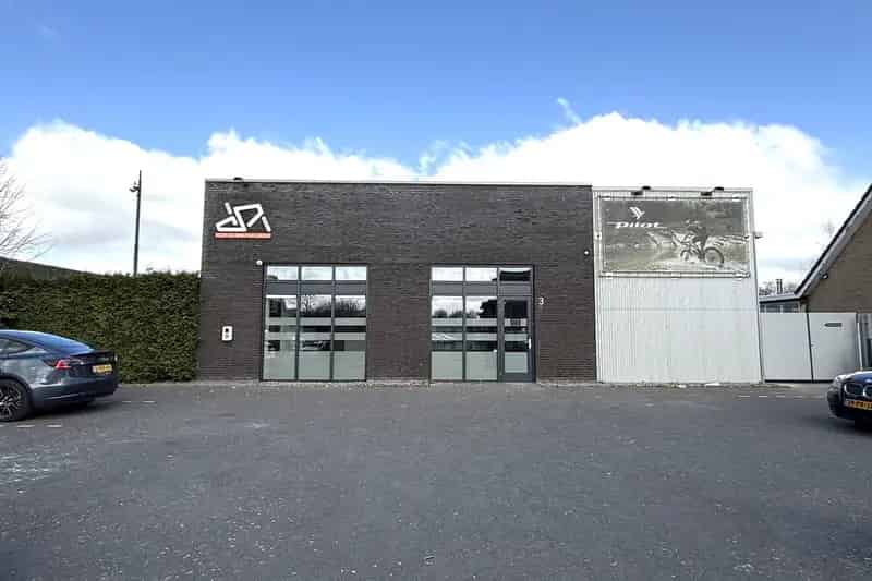 Bedrijfshal te huur Nuenen 680m² - Kantoorruimte - A270