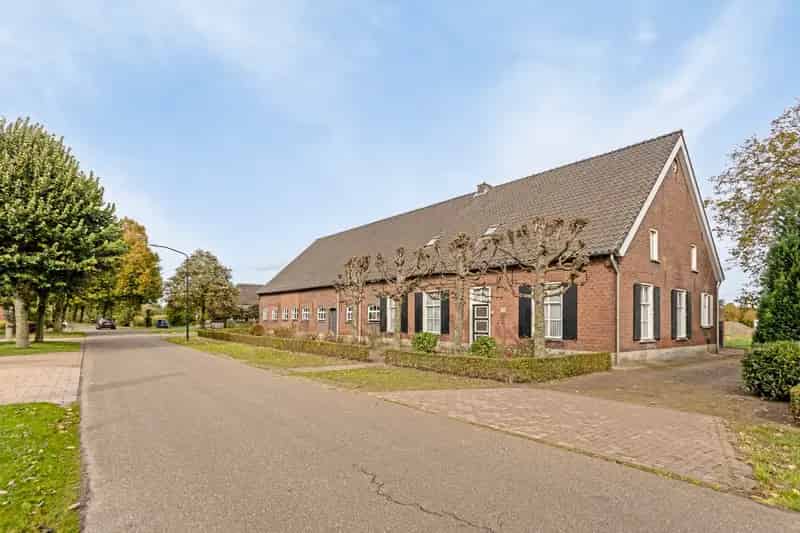 Langgevelboerderij Veghel: Ruime woning met schuur en garage
