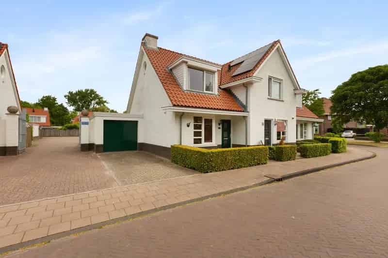 Huis te koop Beuningen Ruime Hoekwoning met Garage