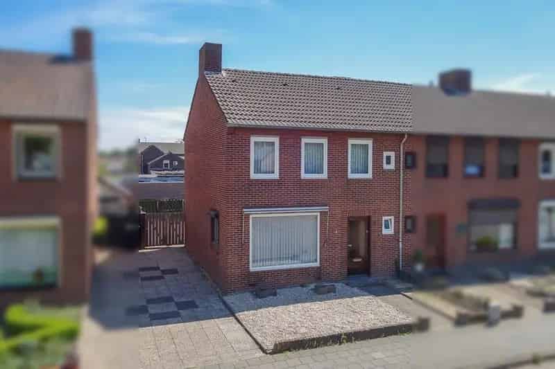 Huis Te Koop , 16, Oude Baan, Reuver, Limburg
