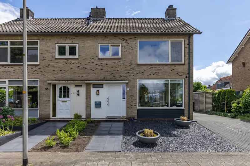5 Slaapkamers Luxe 2-onder-1-kapwoning Holten