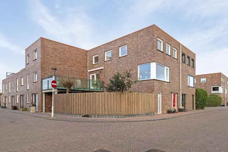 Ruime Hoekwoning Noordhove-eiland Zoetermeer 4 Kamers Carport Dakterras