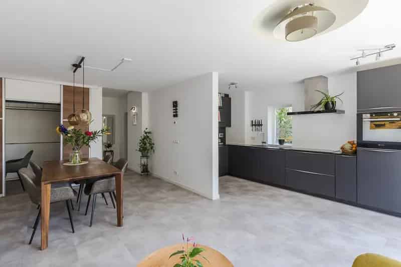 Amsterdam Betondorp: Gezellige Benedenwoning met Tuin