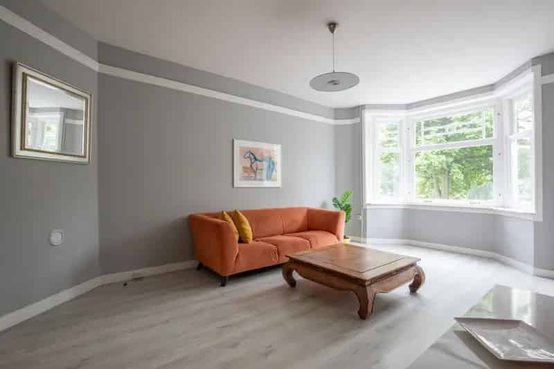Amsterdam Stadionbuurt: Stijlvol appartement met kanaalzicht