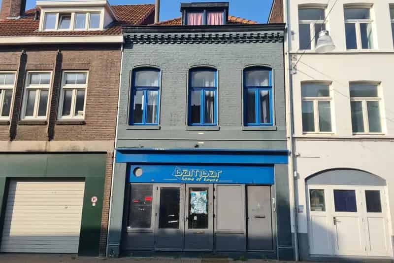 Bedrijfshal Roermond te koop: 2 appartementen, gerenoveerd