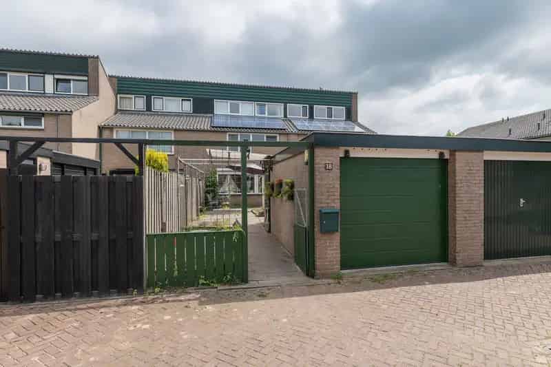 Huis te koop Barneveld: 4 slaapkamers, garage, zonnepanelen