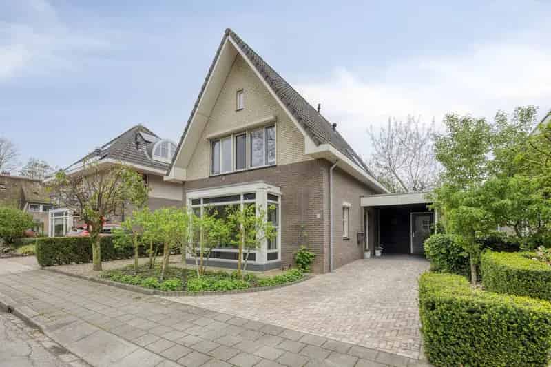 Huis te koop Vaassen Centrum: Levensloopbestendig Wonen met Kantoor
