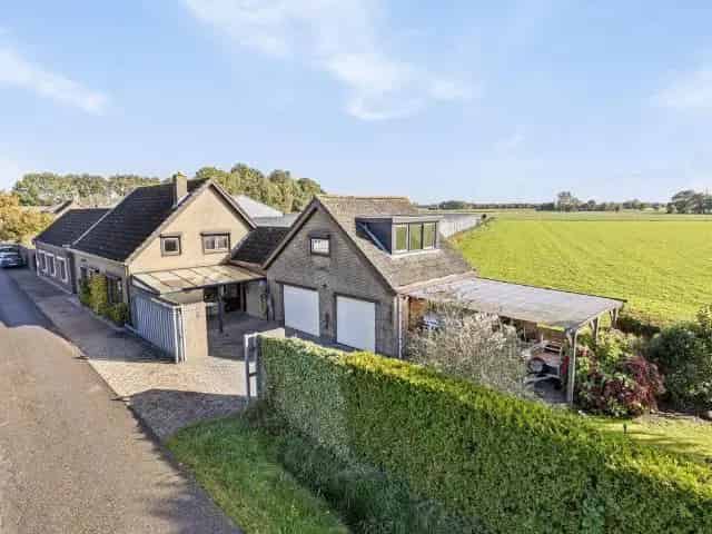 Vrijstaande woning te koop in Wouw