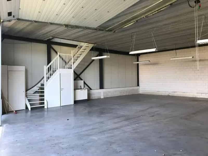 Bedrijfshal te koop Boven Leeuwen 328m2