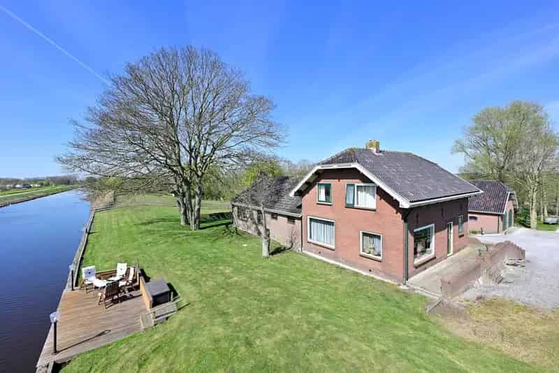 Huis te koop Mijdrecht: Ruime vrijstaande woning aan het water