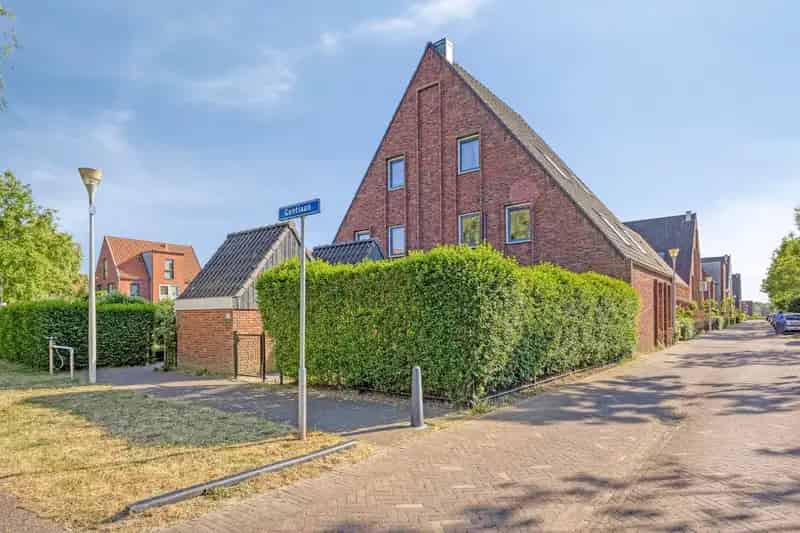 Moderne Tweekapper te Koop in Den Haag 4 slaapkamers Ruime Tuin