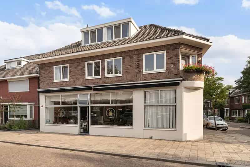Commerciële Ruimte met Bovenwoning te Hengelo
