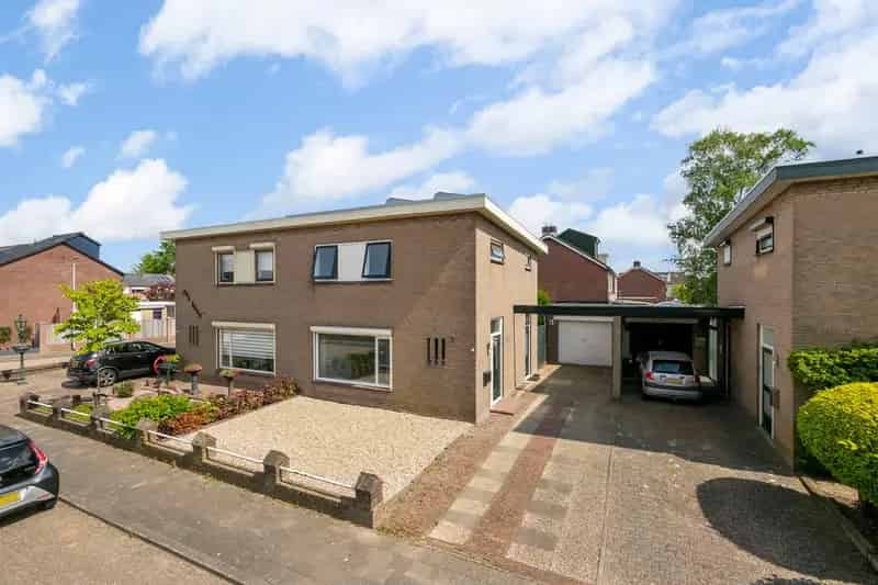 Tweekapper 3 slaapkamers Huissen Garage Zonnepanelen Kindvriendelijk