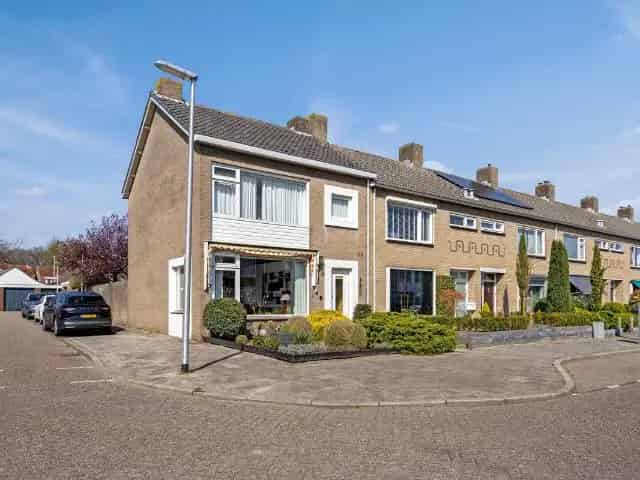 Hoekwoning Bergen op Zoom 4 slaapkamers Tuin Garage