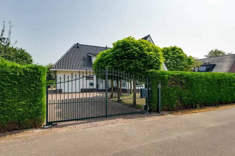 Vrijstaande Villa Rhoon: Ruimte, Rust en Luxe