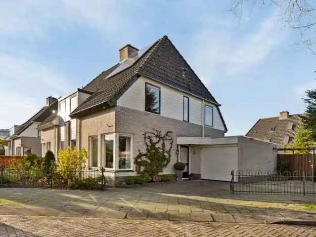 2-onder-1-kapwoning Alkmaar met garage en 3 slaapkamers