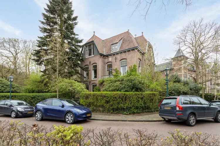 Ruime Karakteristieke Villa in Wilhelminapark Oegstgeest